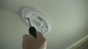 removing an incandescent light fixture